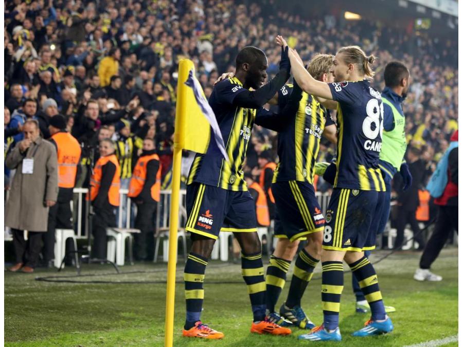 Fenerbahce spor. Фенербахче игроки. Тренер Фенербахче футбол. Анелька Фенербахче. Fb фото.