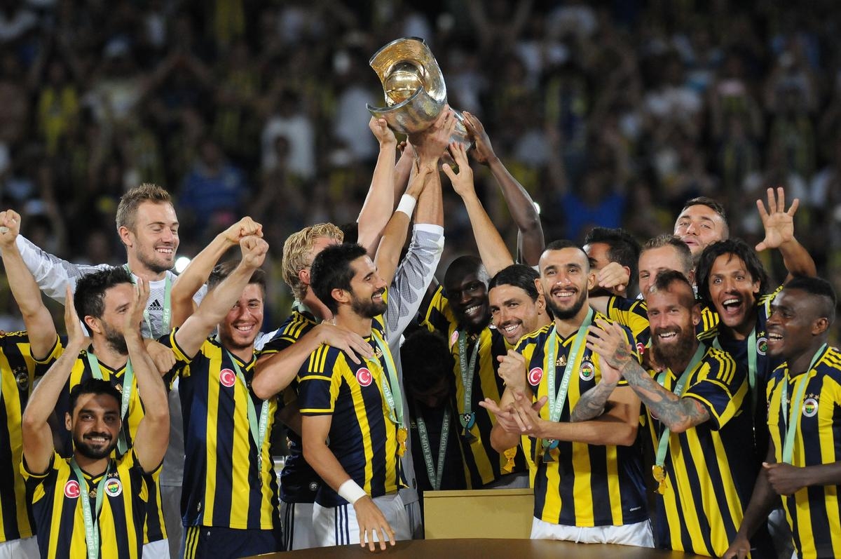 Fb maci. Гулер Фенербахче. Фенербахче игроки. Fenerbahce Champion. Galatasaray Fenerbahce.