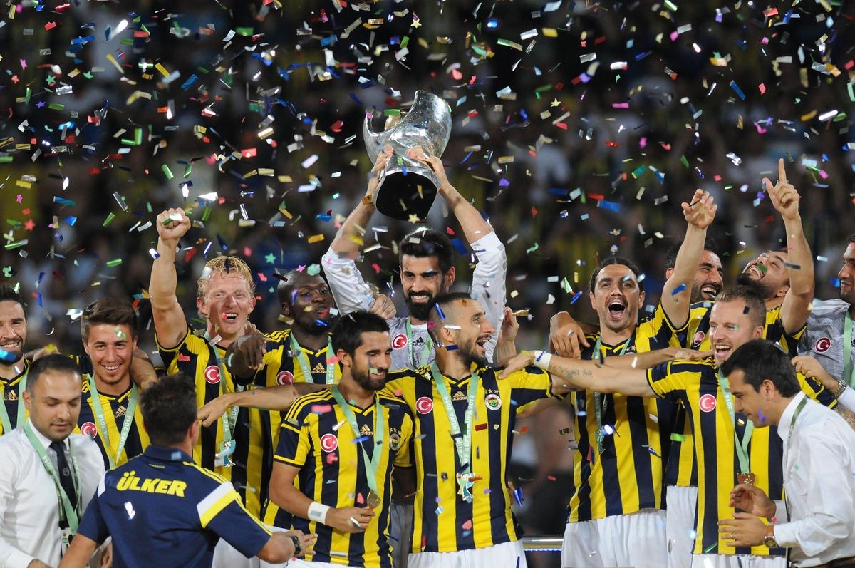 Fb t. Фенербахче. Фенербахче игроки. Гулер Фенербахче. Fenerbahce Trophy.