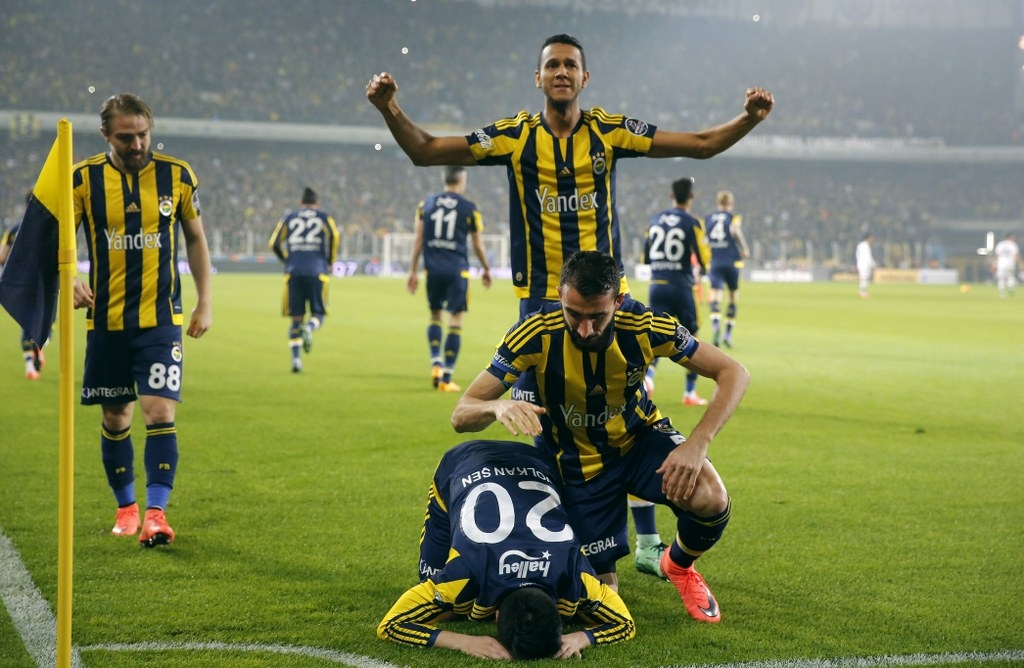 Fenerbahce mac. Qalatasrayine уяши сулвыны Fenerbahce maci.