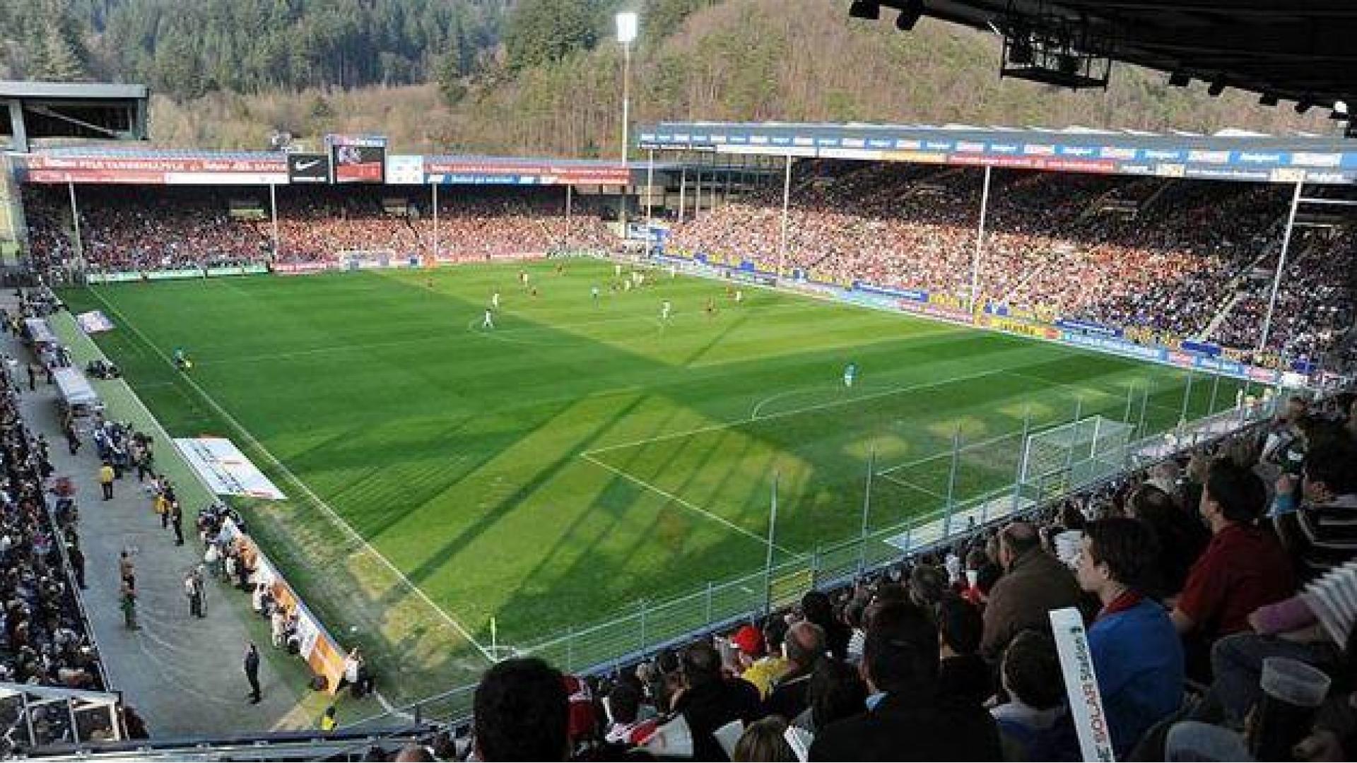 Франкфурт фрайбург. Шварцвальд-Штадион. SC-Stadion – Фрайбург. Стадион ФК Фрайбург. Европа парк стадион Фрайбург.